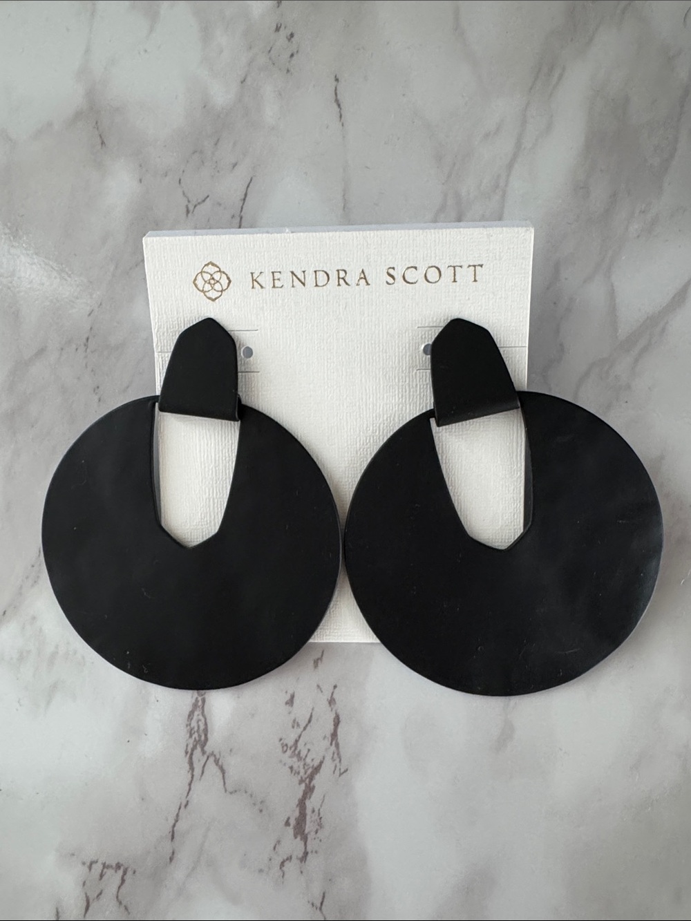 NWOT Kendra Scott Diane Large Disc Earrings - Picture 7 of 7